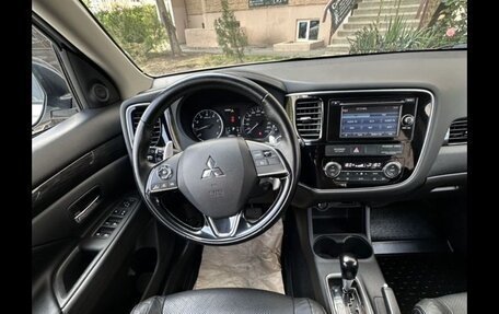 Mitsubishi Outlander III рестайлинг 3, 2015 год, 1 790 000 рублей, 7 фотография