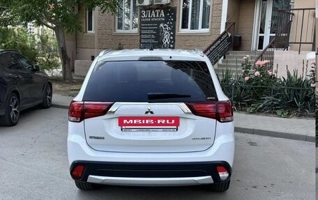 Mitsubishi Outlander III рестайлинг 3, 2015 год, 1 790 000 рублей, 4 фотография