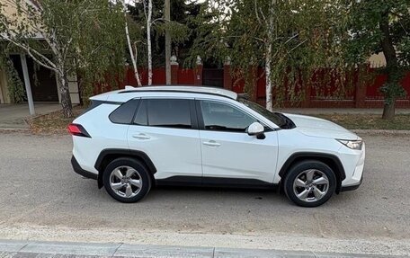 Toyota RAV4, 2019 год, 3 300 000 рублей, 4 фотография