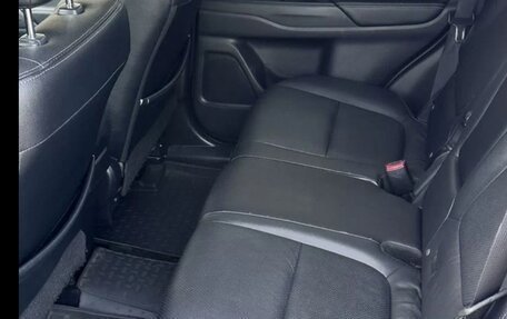 Mitsubishi Outlander III рестайлинг 3, 2015 год, 1 790 000 рублей, 9 фотография