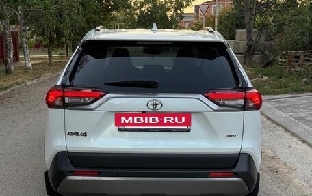 Toyota RAV4, 2019 год, 3 300 000 рублей, 6 фотография