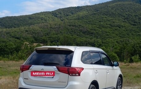 Mitsubishi Outlander III рестайлинг 3, 2015 год, 1 790 000 рублей, 12 фотография