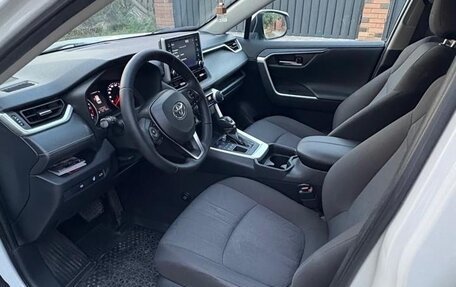 Toyota RAV4, 2019 год, 3 300 000 рублей, 8 фотография