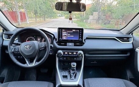 Toyota RAV4, 2019 год, 3 300 000 рублей, 9 фотография