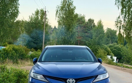 Toyota Camry, 2021 год, 3 100 000 рублей, 2 фотография