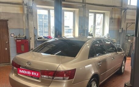 Hyundai Sonata VI, 2006 год, 595 000 рублей, 2 фотография