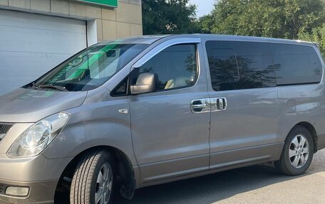 Hyundai Grand Starex Grand Starex I рестайлинг 2, 2012 год, 1 690 000 рублей, 2 фотография