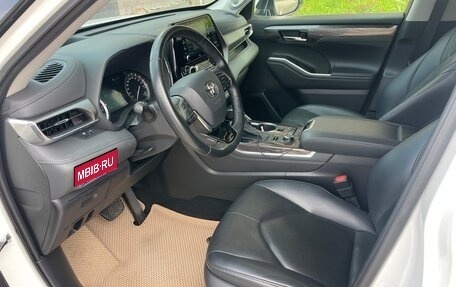Toyota Highlander, 2021 год, 5 555 000 рублей, 8 фотография