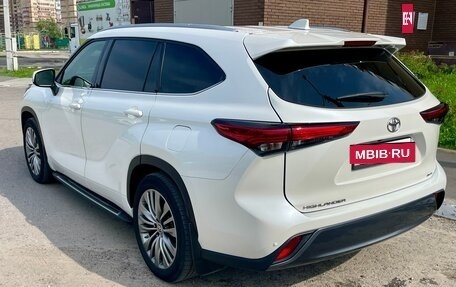 Toyota Highlander, 2021 год, 5 555 000 рублей, 3 фотография