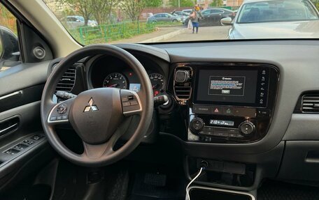 Mitsubishi Outlander III рестайлинг 3, 2022 год, 2 300 000 рублей, 3 фотография
