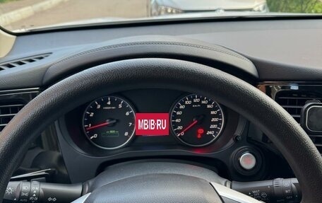 Mitsubishi Outlander III рестайлинг 3, 2022 год, 2 300 000 рублей, 2 фотография