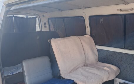 Toyota HiAce H100, 1990 год, 550 000 рублей, 4 фотография