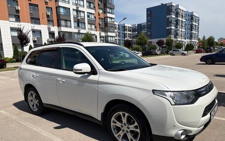 Mitsubishi Outlander III рестайлинг 3, 2013 год, 1 400 000 рублей, 1 фотография