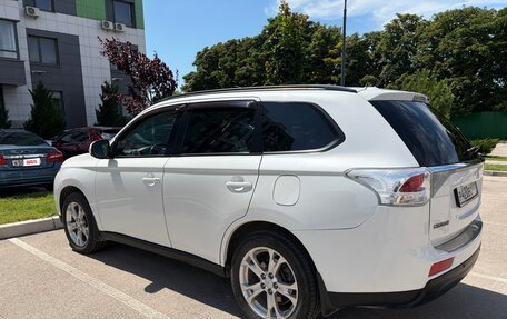 Mitsubishi Outlander III рестайлинг 3, 2013 год, 1 400 000 рублей, 5 фотография