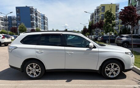 Mitsubishi Outlander III рестайлинг 3, 2013 год, 1 400 000 рублей, 8 фотография