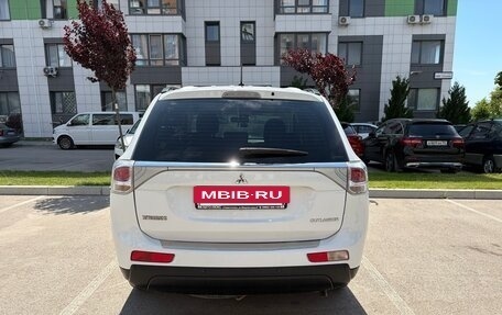 Mitsubishi Outlander III рестайлинг 3, 2013 год, 1 400 000 рублей, 6 фотография