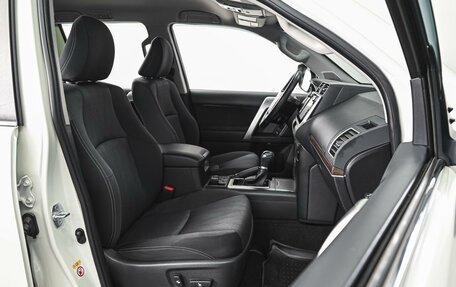 Toyota Land Cruiser Prado 150 рестайлинг 2, 2019 год, 6 869 000 рублей, 8 фотография