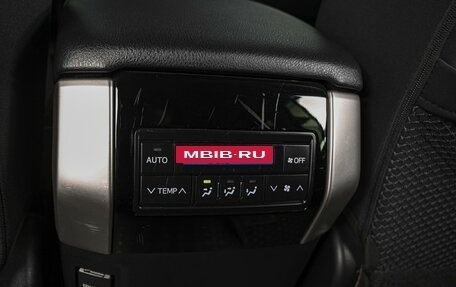 Toyota Land Cruiser Prado 150 рестайлинг 2, 2019 год, 6 869 000 рублей, 25 фотография