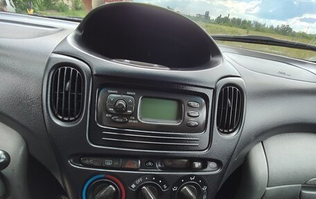 Toyota Yaris I рестайлинг, 2002 год, 315 000 рублей, 10 фотография