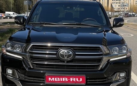 Toyota Land Cruiser 200, 2018 год, 6 400 000 рублей, 1 фотография
