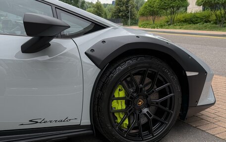 Lamborghini Huracán, 2024 год, 35 900 000 рублей, 16 фотография