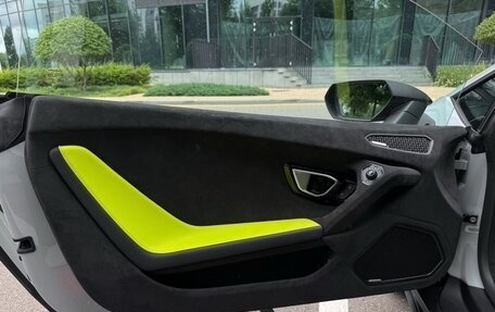 Lamborghini Huracán, 2024 год, 35 900 000 рублей, 25 фотография