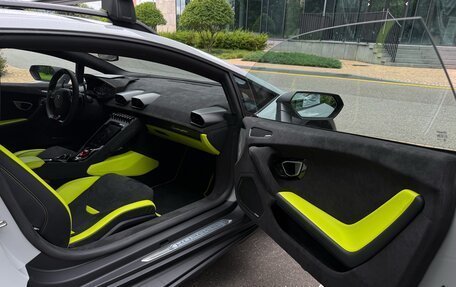 Lamborghini Huracán, 2024 год, 35 900 000 рублей, 37 фотография