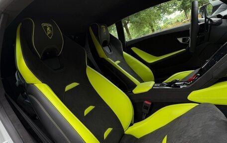 Lamborghini Huracán, 2024 год, 35 900 000 рублей, 39 фотография