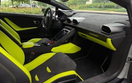 Lamborghini Huracán, 2024 год, 35 900 000 рублей, 38 фотография