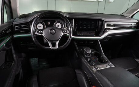 Volkswagen Touareg III, 2018 год, 4 239 000 рублей, 6 фотография