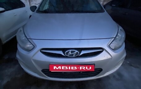 Hyundai Solaris II рестайлинг, 2011 год, 700 000 рублей, 3 фотография