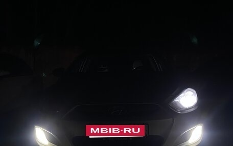 Hyundai Solaris II рестайлинг, 2011 год, 700 000 рублей, 4 фотография