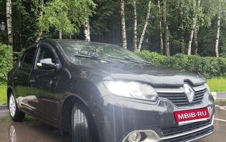 Renault Logan II, 2018 год, 700 000 рублей, 2 фотография