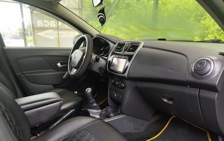 Renault Logan II, 2018 год, 700 000 рублей, 8 фотография