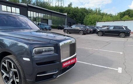 Rolls-Royce Cullinan, 2019 год, 14 000 000 рублей, 3 фотография