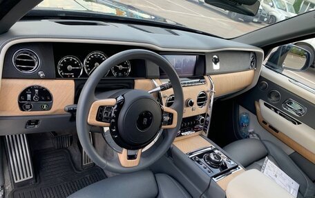 Rolls-Royce Cullinan, 2019 год, 14 000 000 рублей, 15 фотография