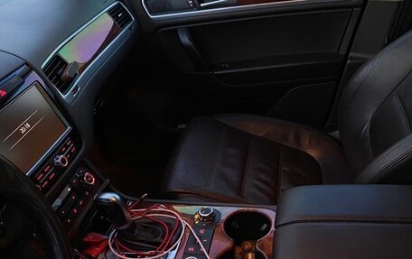 Volkswagen Touareg III, 2010 год, 2 100 000 рублей, 13 фотография