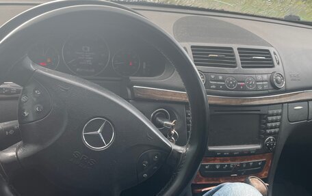 Mercedes-Benz E-Класс, 2004 год, 800 000 рублей, 2 фотография