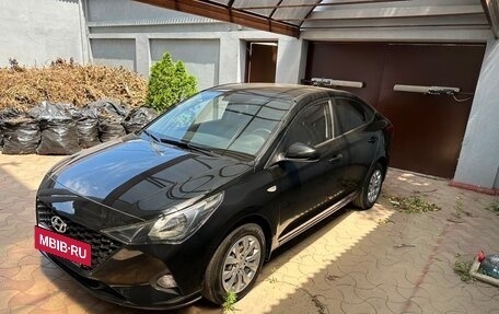 Hyundai Solaris II рестайлинг, 2022 год, 1 520 000 рублей, 2 фотография