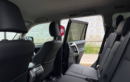 Toyota Land Cruiser Prado 150 рестайлинг 2, 2017 год, 4 590 000 рублей, 11 фотография