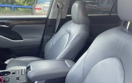Toyota Highlander, 2022 год, 5 800 000 рублей, 4 фотография