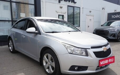 Chevrolet Cruze II, 2010 год, 650 000 рублей, 3 фотография