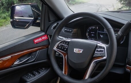Cadillac Escalade IV, 2019 год, 5 300 000 рублей, 18 фотография