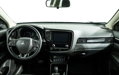 Mitsubishi Outlander III рестайлинг 3, 2021 год, 2 289 777 рублей, 14 фотография