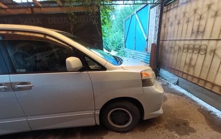 Toyota Voxy II, 2002 год, 960 000 рублей, 10 фотография