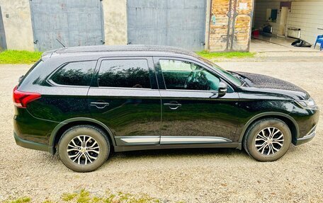 Mitsubishi Outlander III рестайлинг 3, 2015 год, 1 590 000 рублей, 9 фотография