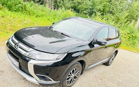 Mitsubishi Outlander III рестайлинг 3, 2015 год, 1 590 000 рублей, 3 фотография