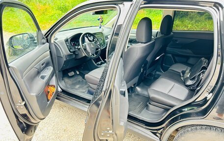 Mitsubishi Outlander III рестайлинг 3, 2015 год, 1 590 000 рублей, 13 фотография