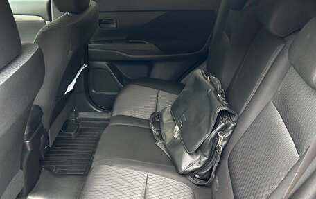 Mitsubishi Outlander III рестайлинг 3, 2015 год, 1 590 000 рублей, 14 фотография
