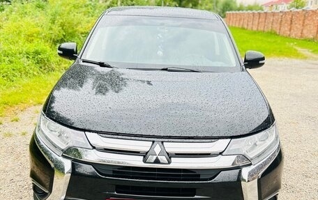 Mitsubishi Outlander III рестайлинг 3, 2015 год, 1 590 000 рублей, 2 фотография